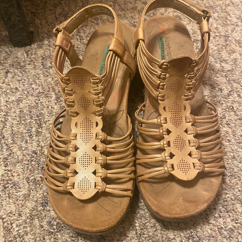 Baretraps Size 7.5 Brown Sandals